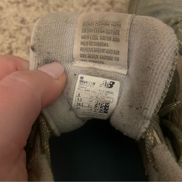 New Balance Gray and Yellow Athletic Shoes size 8 - Picture 6 of 6